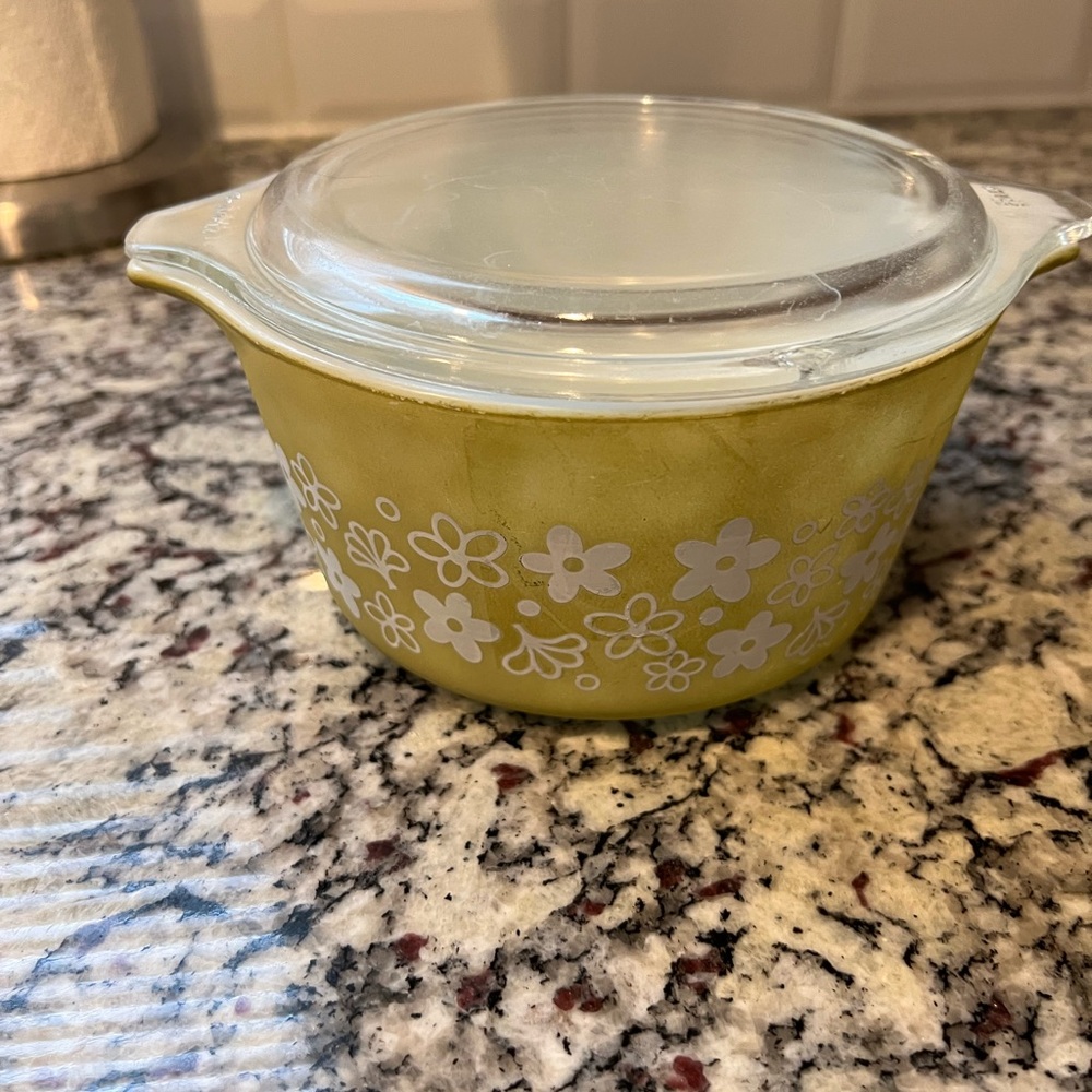 Pyrex Spring Blossom Crazy Daisy 1 Quart with Cover 473B